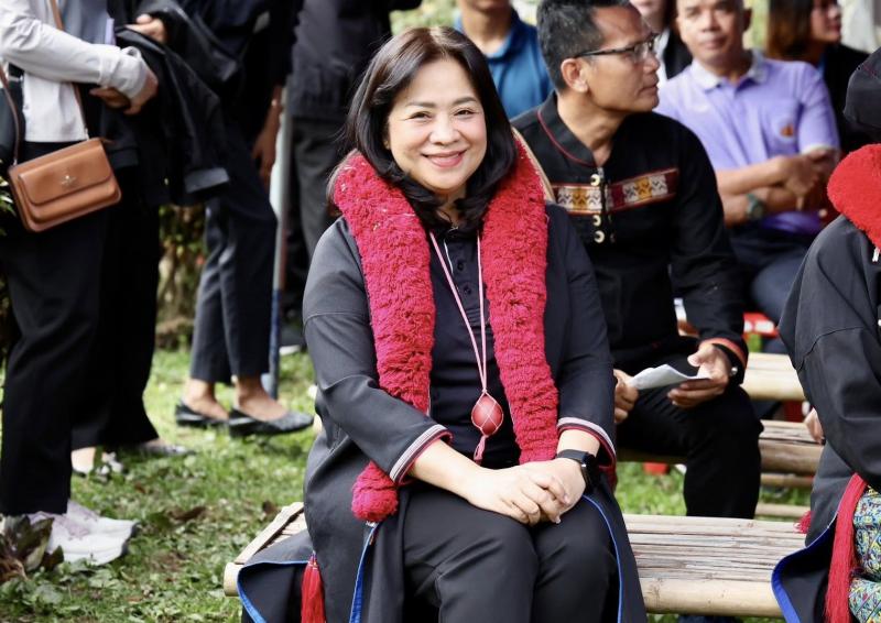 รมว.พม. ลงพื้นที่จ�