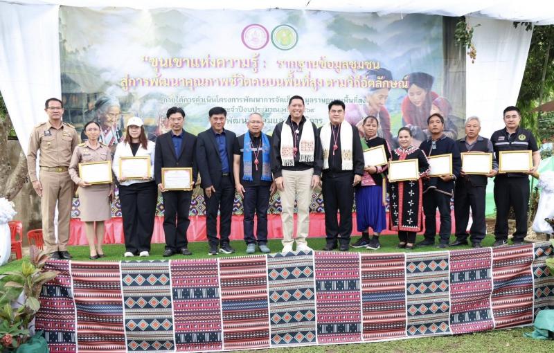 รมว.พม. ลงพื้นที่จ�