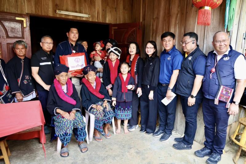 รมว.พม. ลงพื้นที่จ�