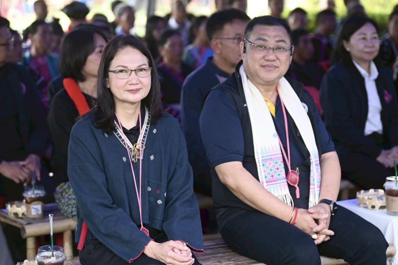 รมว.พม. ลงพื้นที่จ�