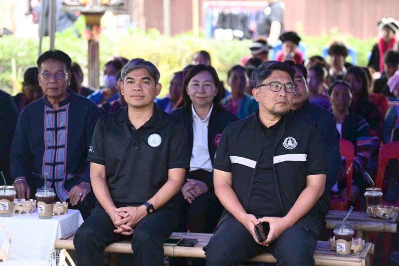 รมว.พม. ลงพื้นที่จ�
