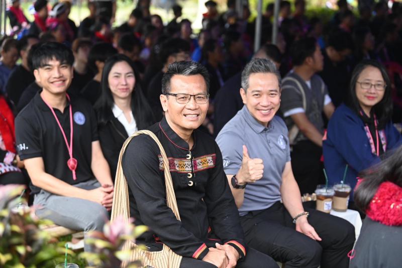 รมว.พม. ลงพื้นที่จ�