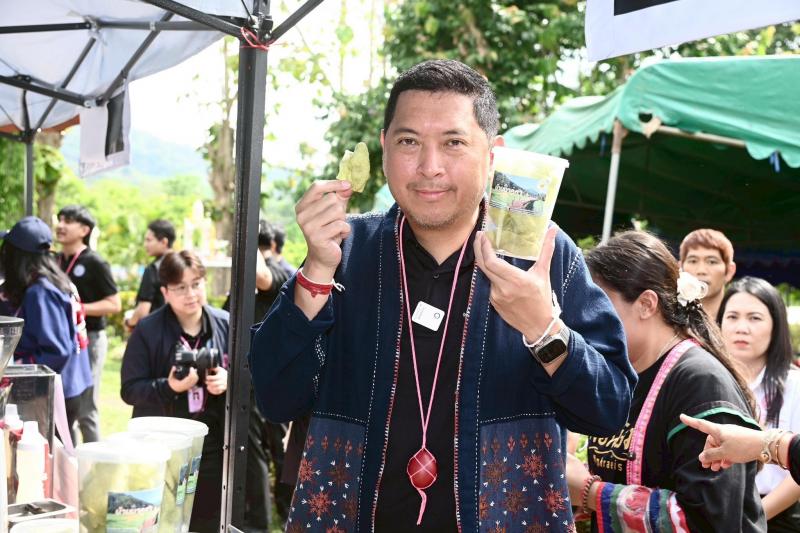 รมว.พม. ลงพื้นที่จ�