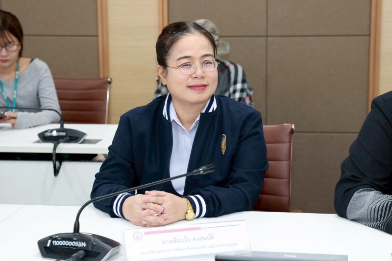 นายชนินทร์ รุ่งธน�