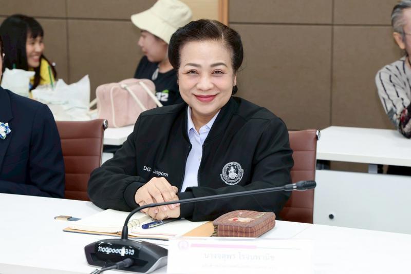 นายชนินทร์ รุ่งธน�