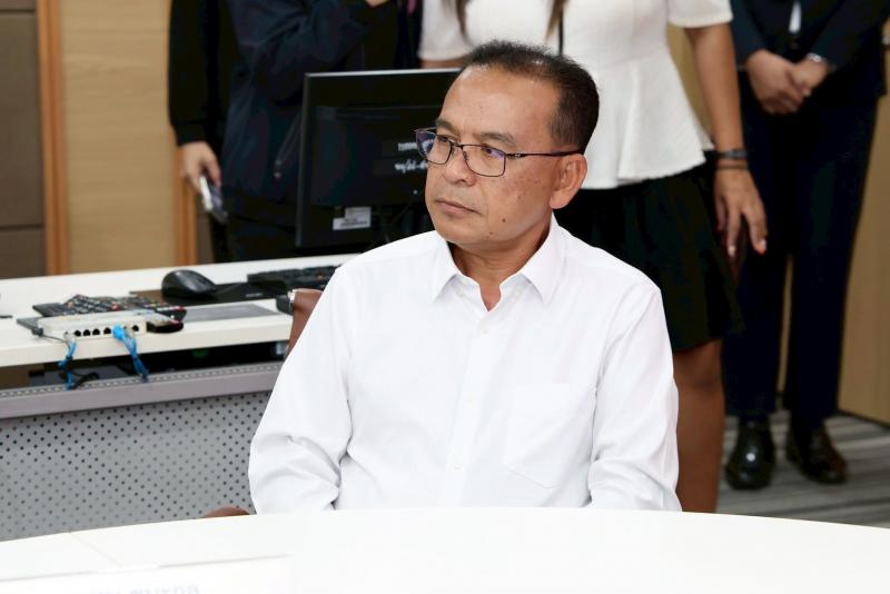 นายชนินทร์ รุ่งธน�