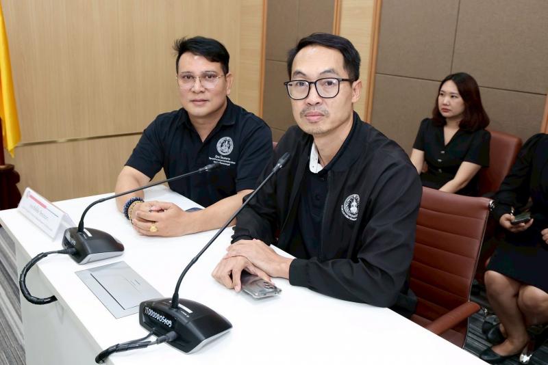 นายชนินทร์ รุ่งธน�