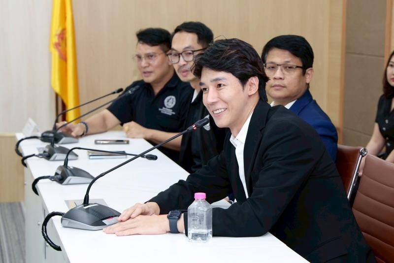 นายชนินทร์ รุ่งธน�