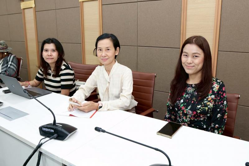 นายชนินทร์ รุ่งธน�