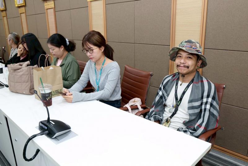 นายชนินทร์ รุ่งธน�