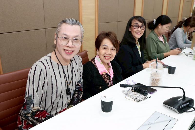 นายชนินทร์ รุ่งธน�
