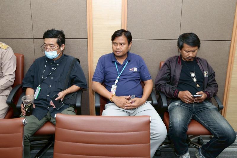 นายชนินทร์ รุ่งธน�