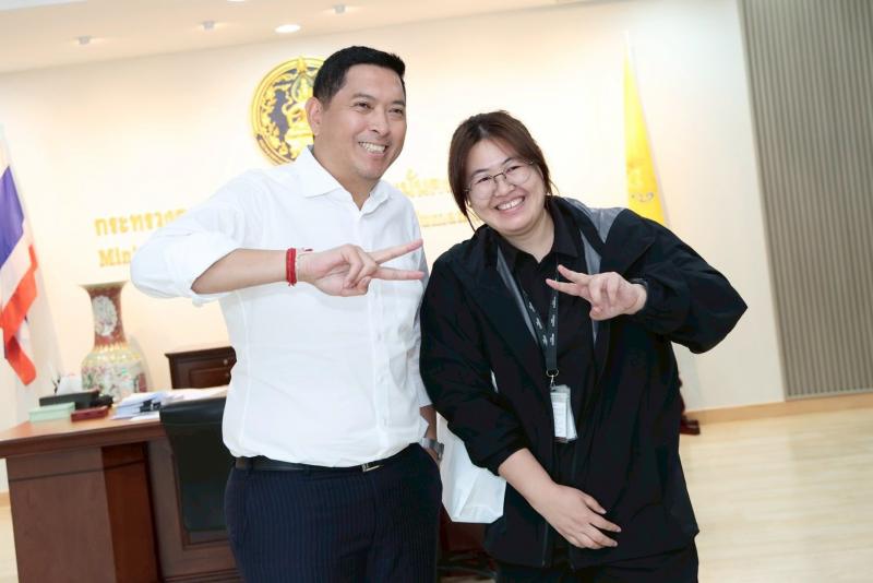 รมว.พม. พบปะสื่อมว�