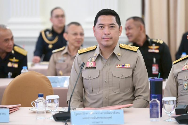 รมว.พม. พร้อมด้วย ป�