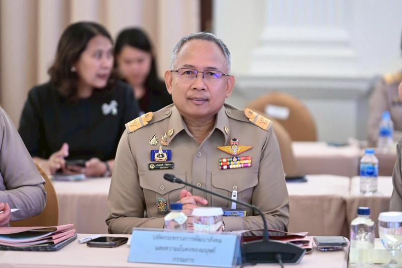 รมว.พม. พร้อมด้วย ป�