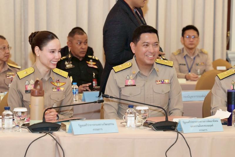รมว.พม. พร้อมด้วย ป�