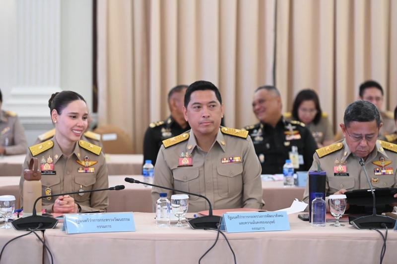 รมว.พม. พร้อมด้วย ป�