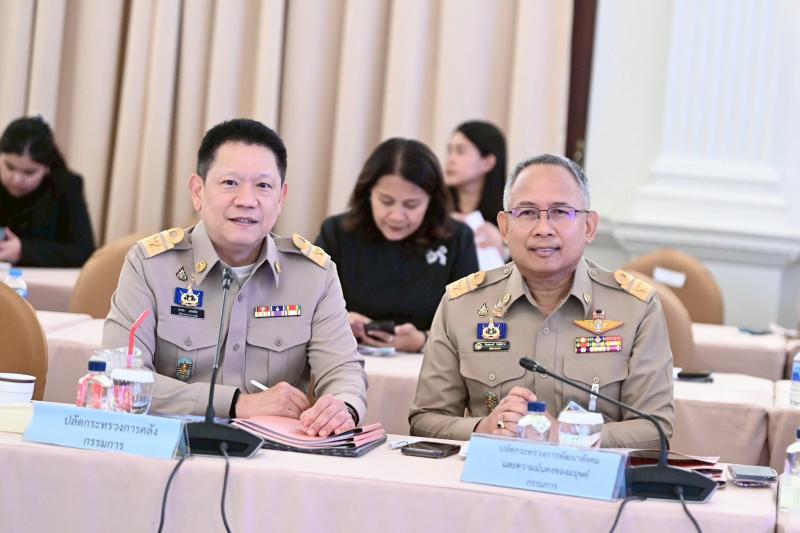 รมว.พม. พร้อมด้วย ป�