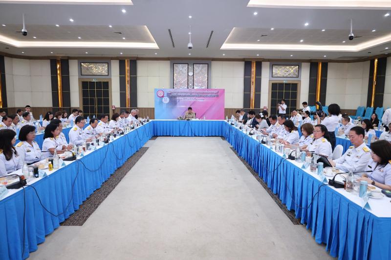 รมว.พม. ลงพื้นที่ต�