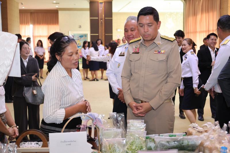 รมว.พม. ลงพื้นที่ต�