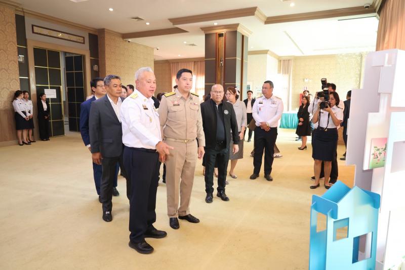 รมว.พม. ลงพื้นที่ต�