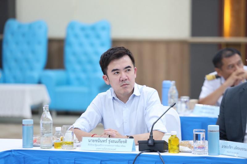 รมว.พม. ลงพื้นที่ต�