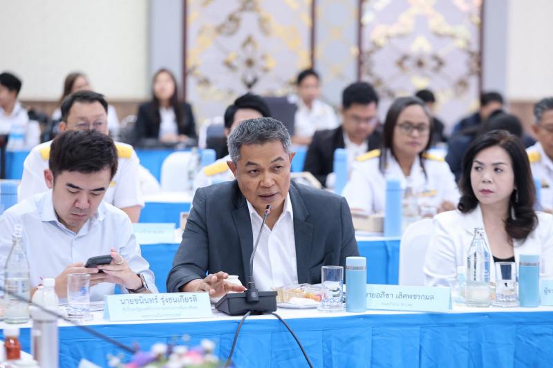 รมว.พม. ลงพื้นที่ต�