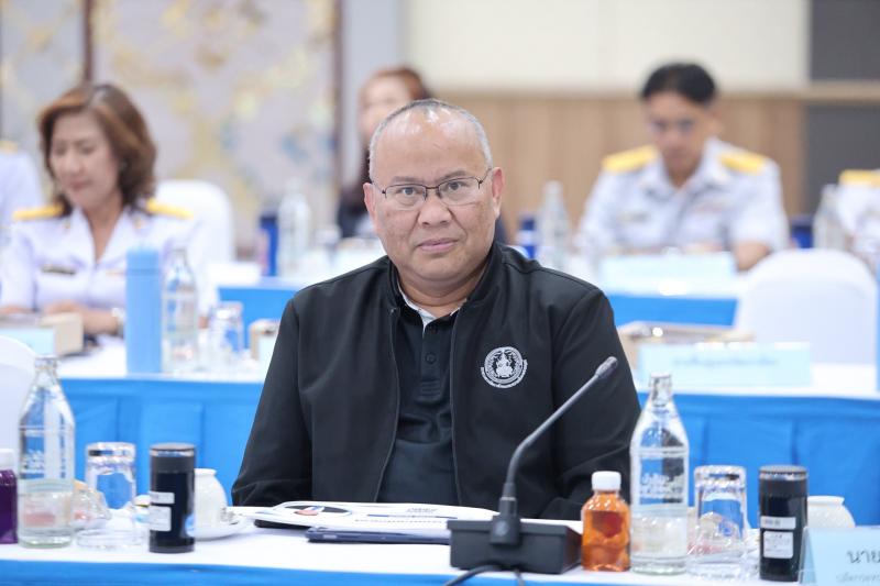 รมว.พม. ลงพื้นที่ต�