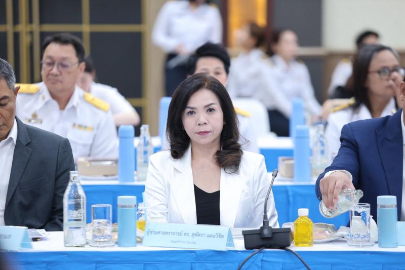 รมว.พม. ลงพื้นที่ต�