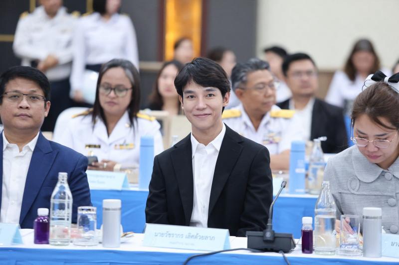รมว.พม. ลงพื้นที่ต�