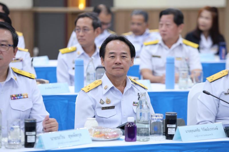 รมว.พม. ลงพื้นที่ต�