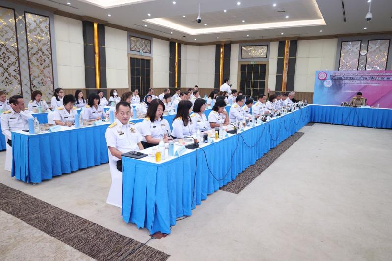 รมว.พม. ลงพื้นที่ต�