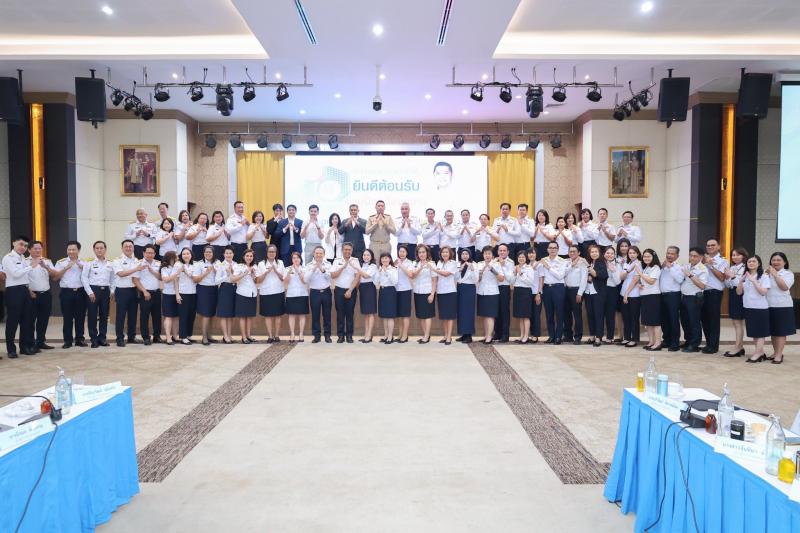 รมว.พม. ลงพื้นที่ต�
