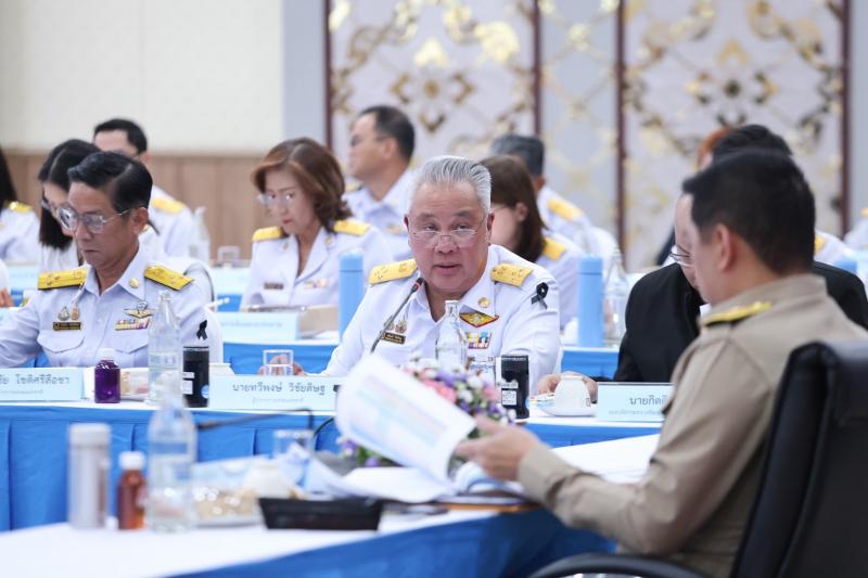 "นิกร" รมว.พม. มอ�