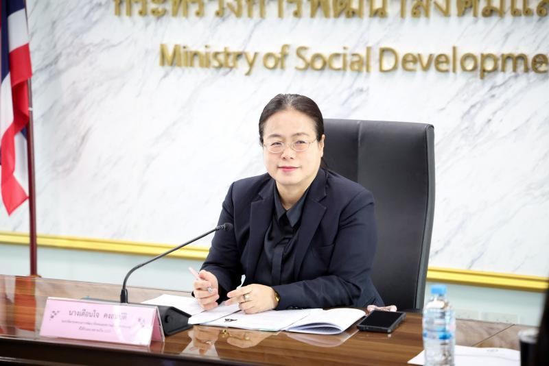 นางเตือนใจ คงสมบั�