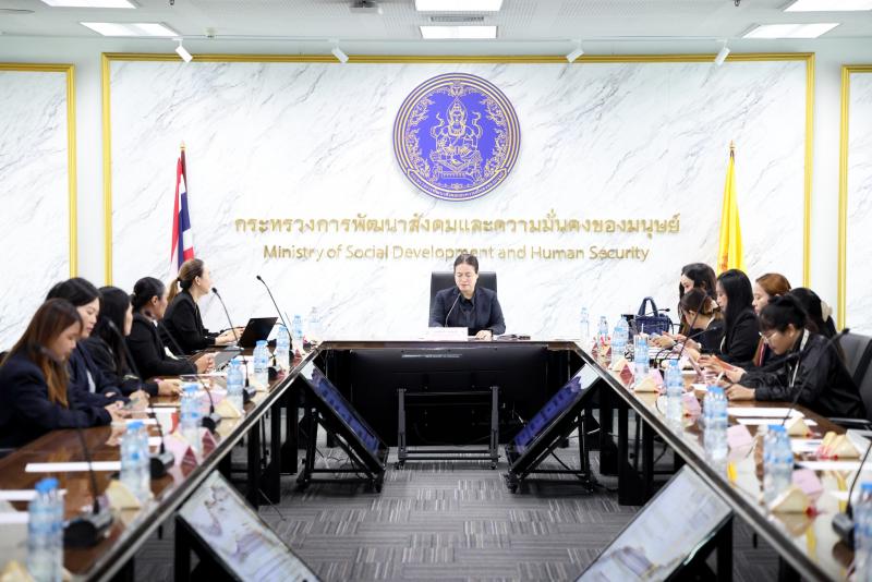 นางเตือนใจ คงสมบั�