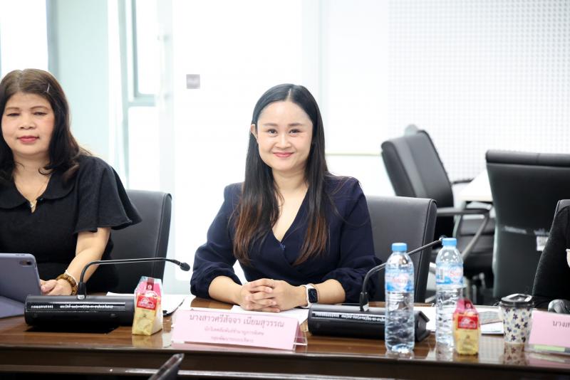 นางเตือนใจ คงสมบั�