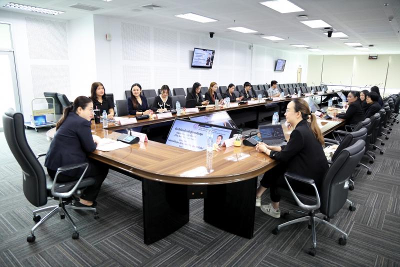 นางเตือนใจ คงสมบั�