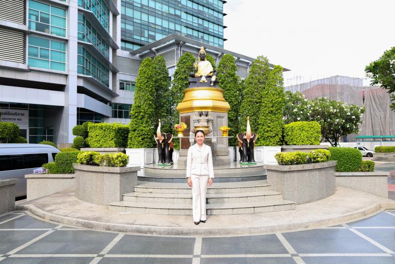 นางสาวชนก จันทาทอ�