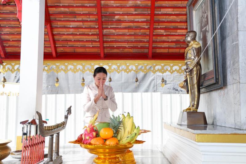 นางสาวชนก จันทาทอ�