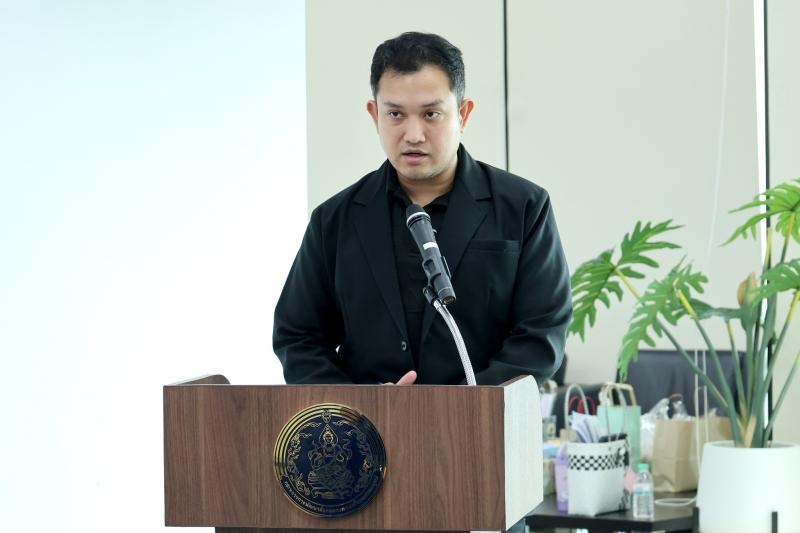 นางเตือนใจ คงสมบั�