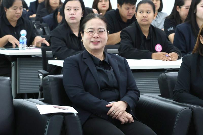 นางเตือนใจ คงสมบั�