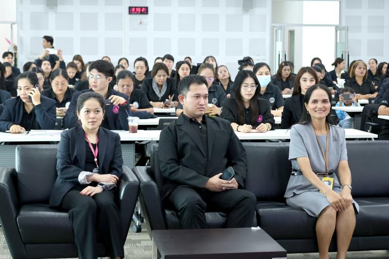 นางเตือนใจ คงสมบั�