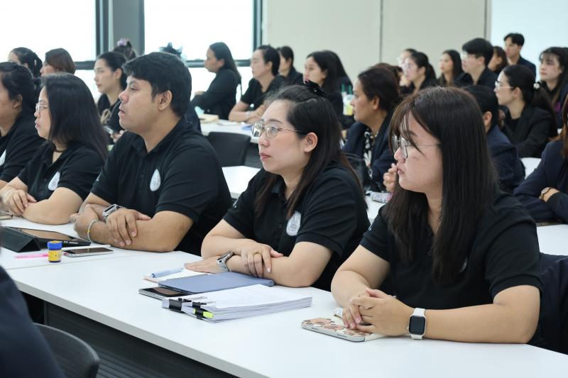 นางเตือนใจ คงสมบั�