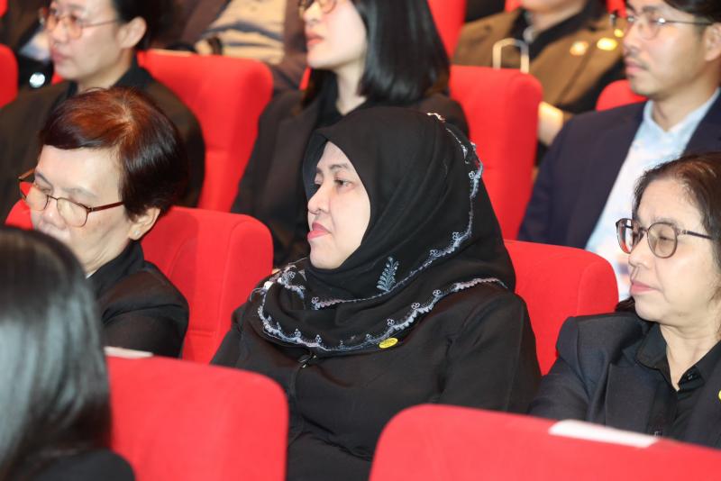 นางสาวชนก จันทาทอ�