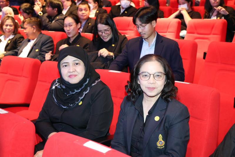 นางสาวชนก จันทาทอ�
