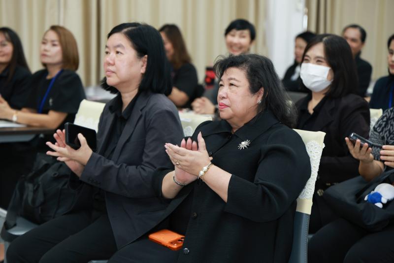 นางเตือนใจ คงสมบั�
