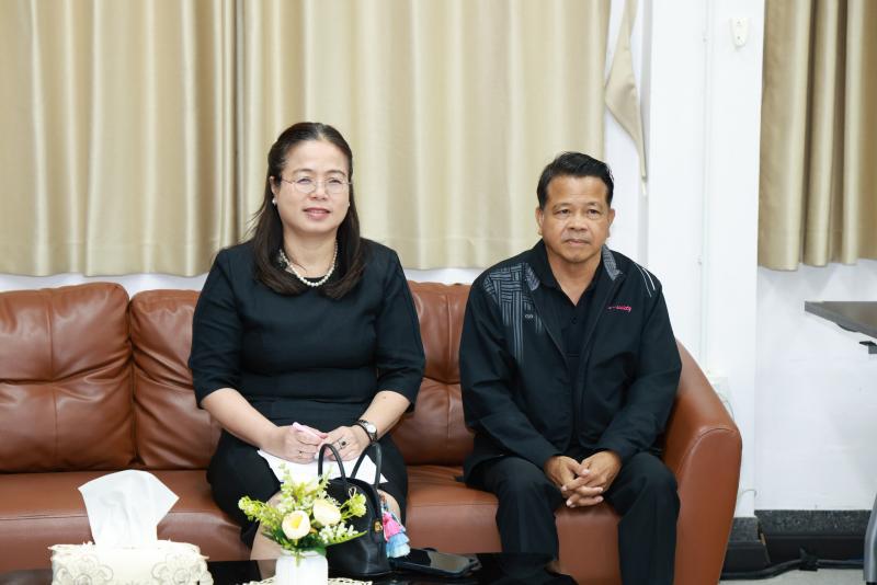 นางเตือนใจ คงสมบั�
