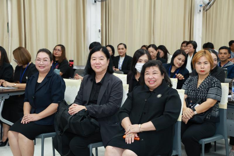 นางเตือนใจ คงสมบั�