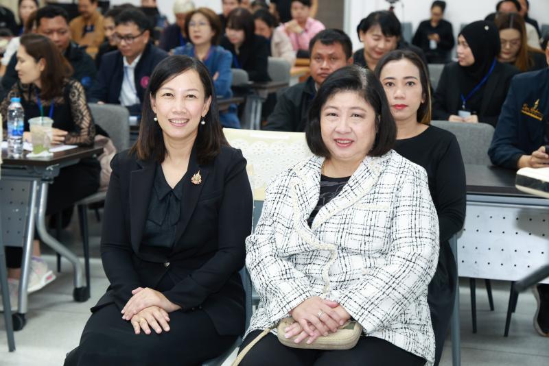 นางเตือนใจ คงสมบั�